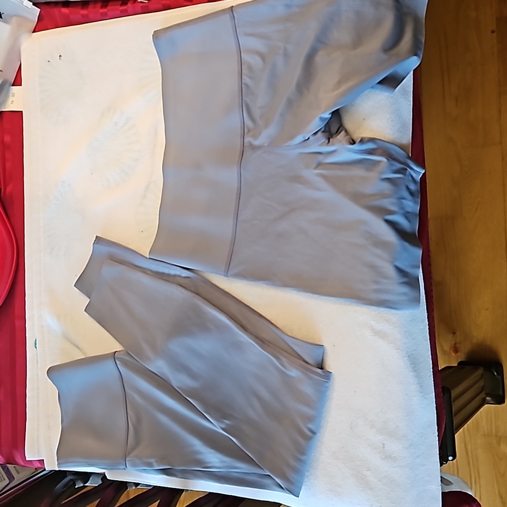 NWOT size Medium Knix shorts and leggings